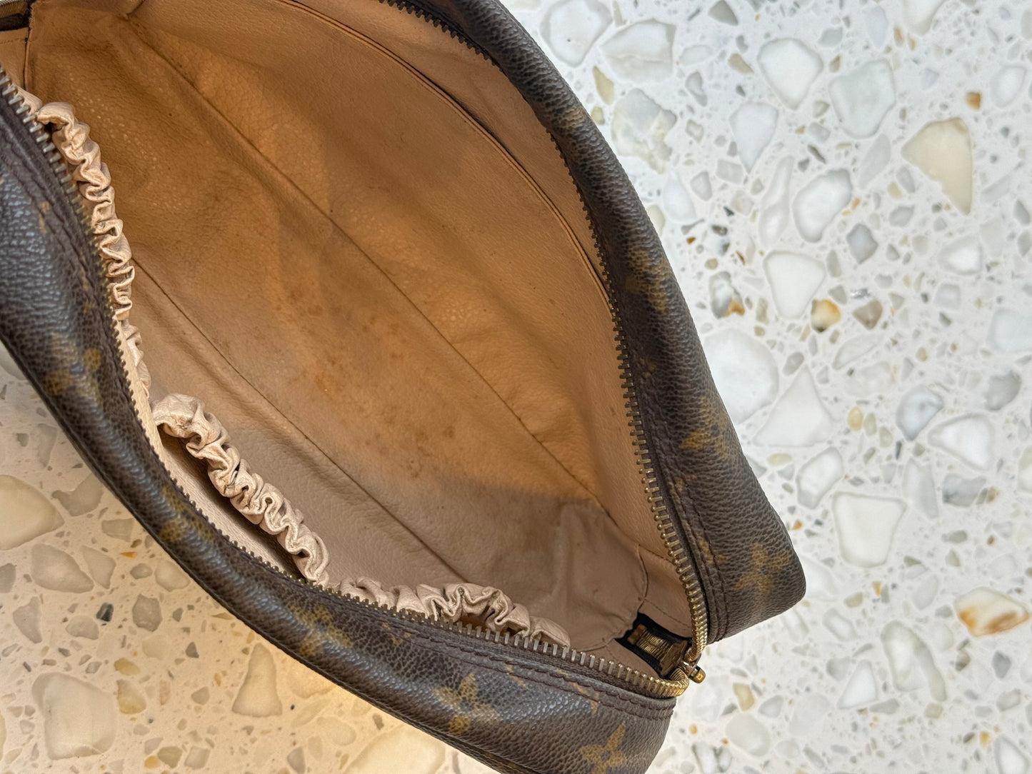 Louis Vuitton Toiletry 23