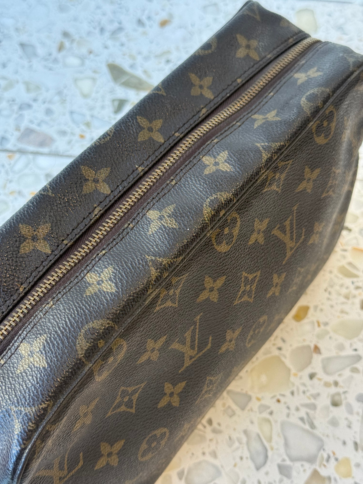 Louis Vuitton Toiletry 28