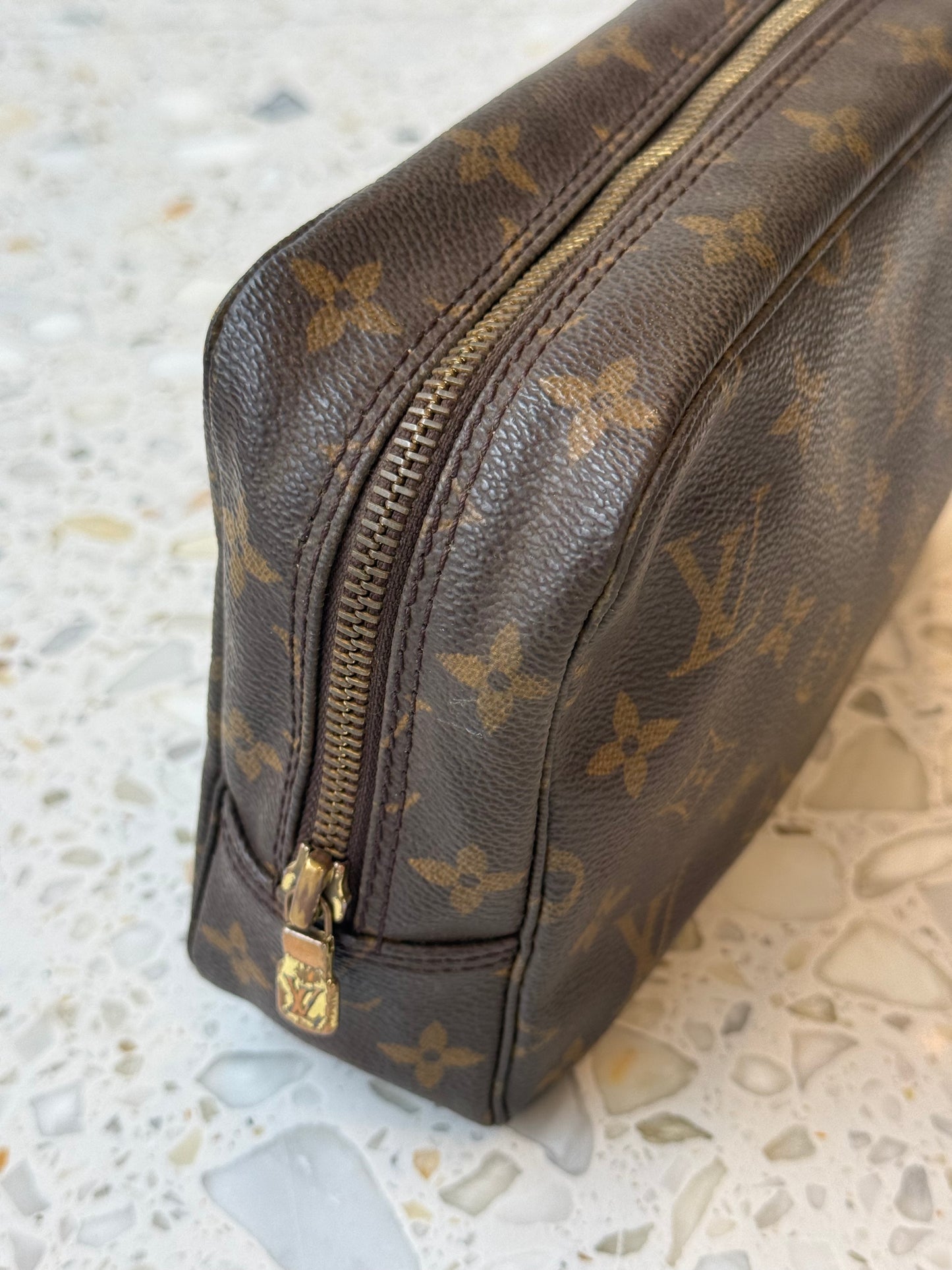 Louis Vuitton Toiletry 23