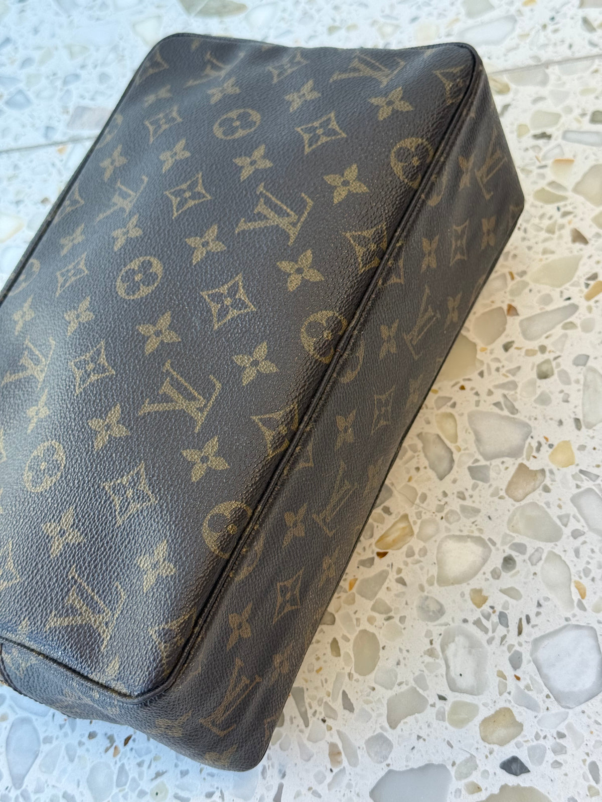 Louis Vuitton Toiletry 28