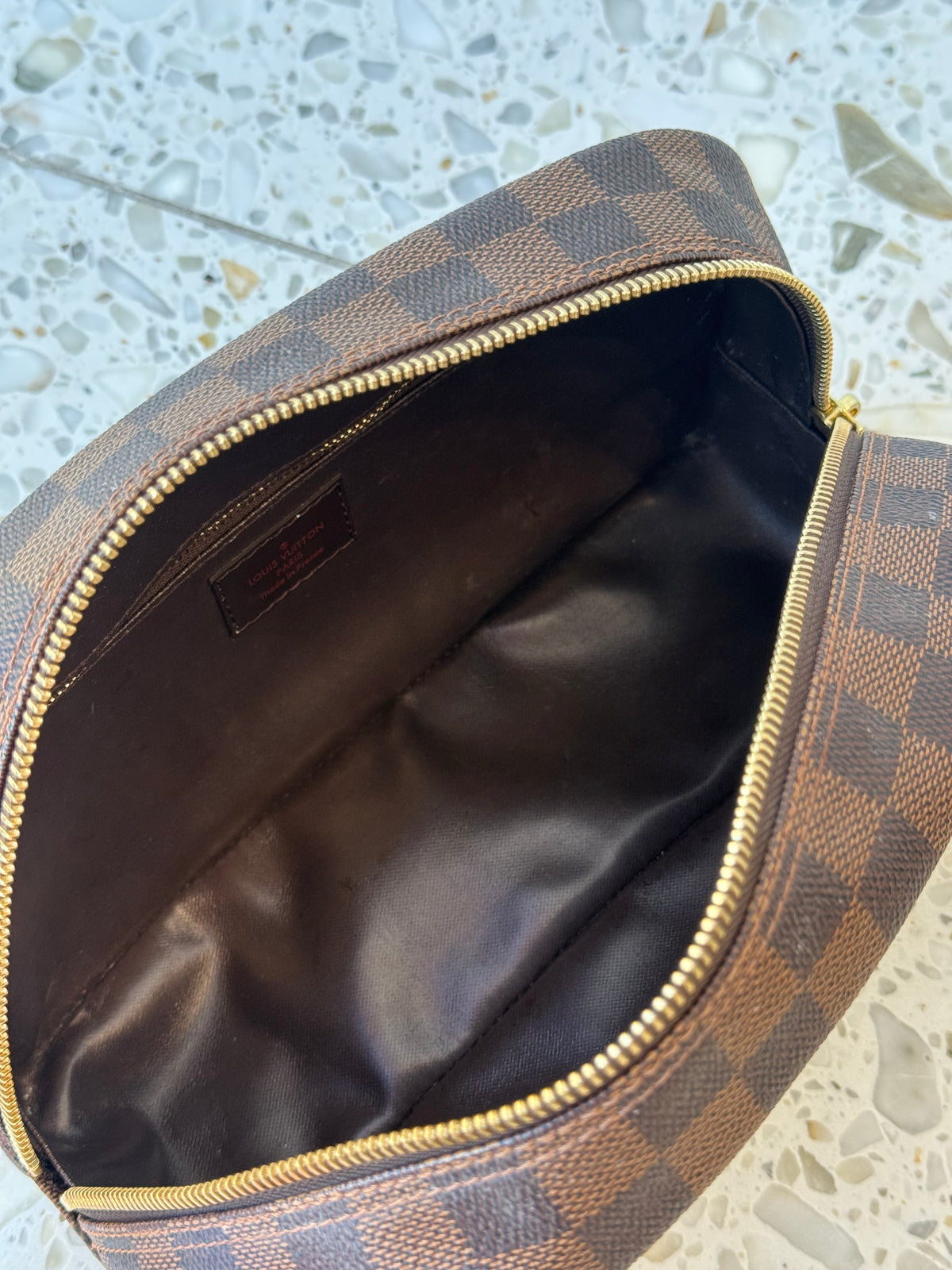 Louis Vuitton Toiletry 25