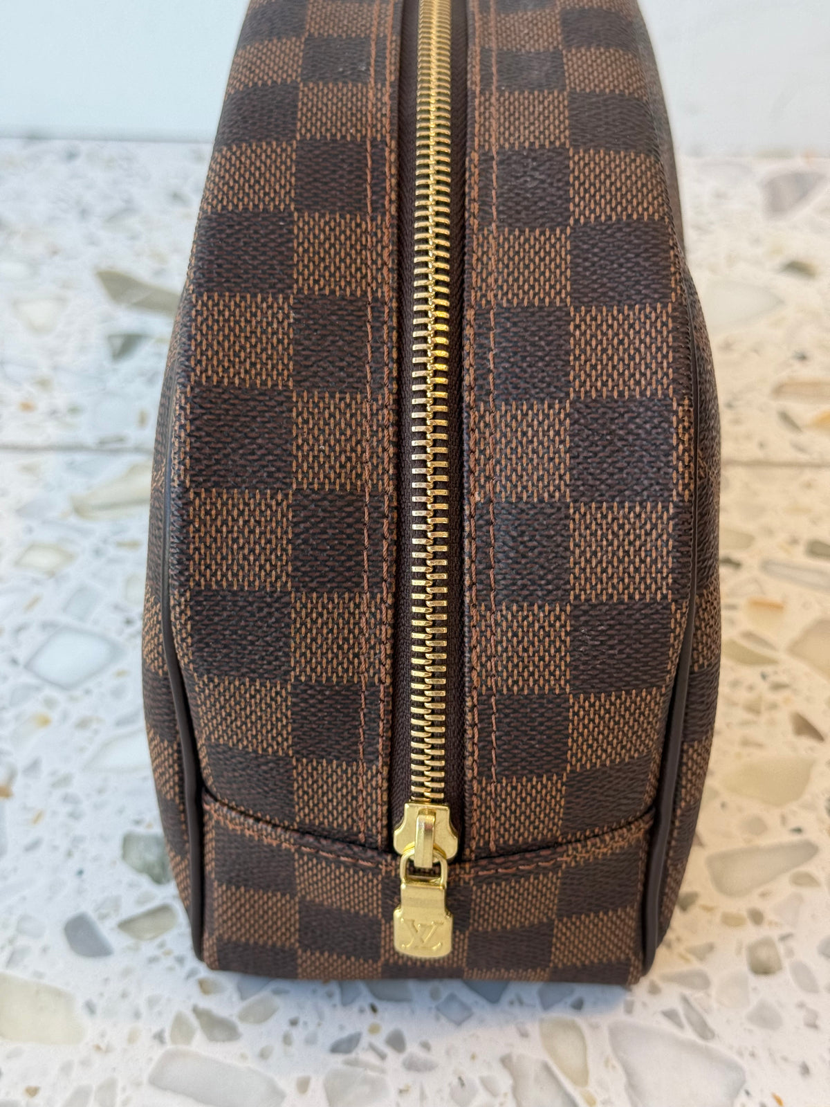 Louis Vuitton Toiletry 25