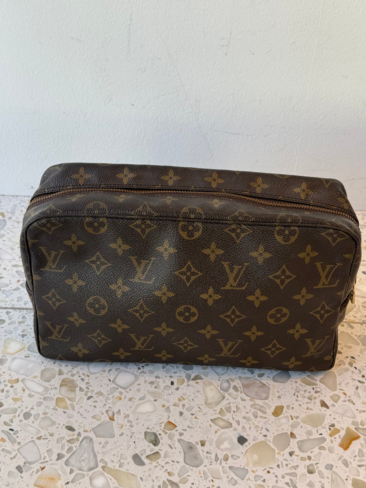 Louis Vuitton Toiletry 28