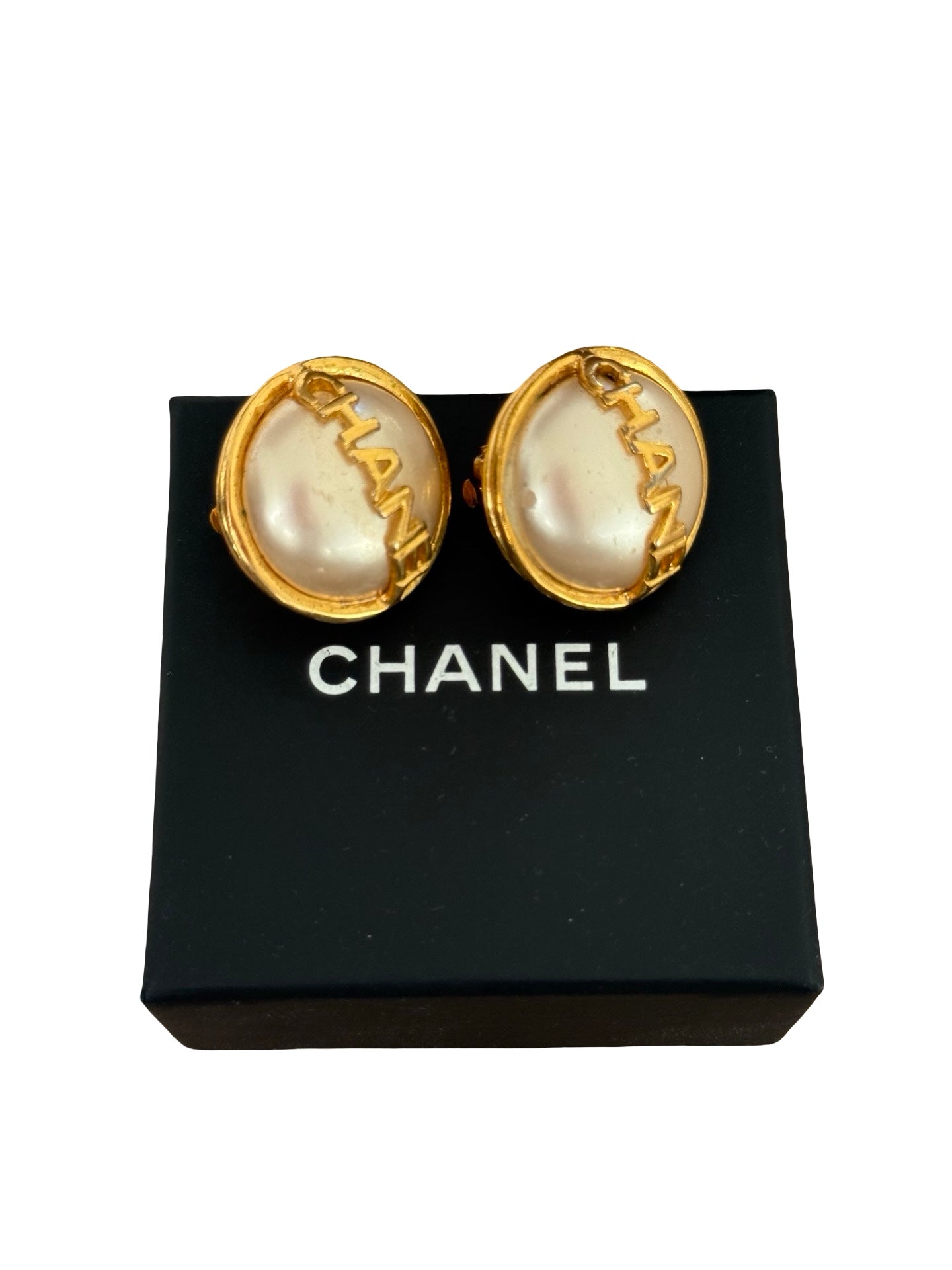Chanel Clip On