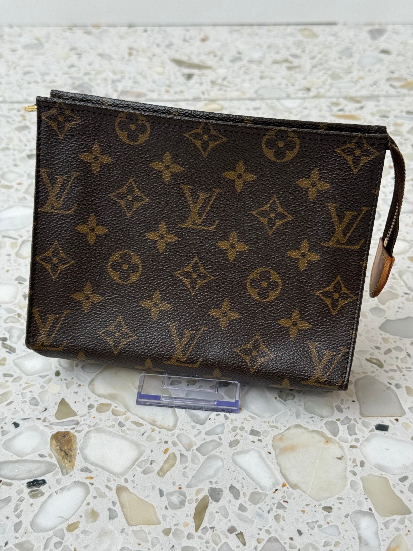 Louis Vuitton Toiletry 19