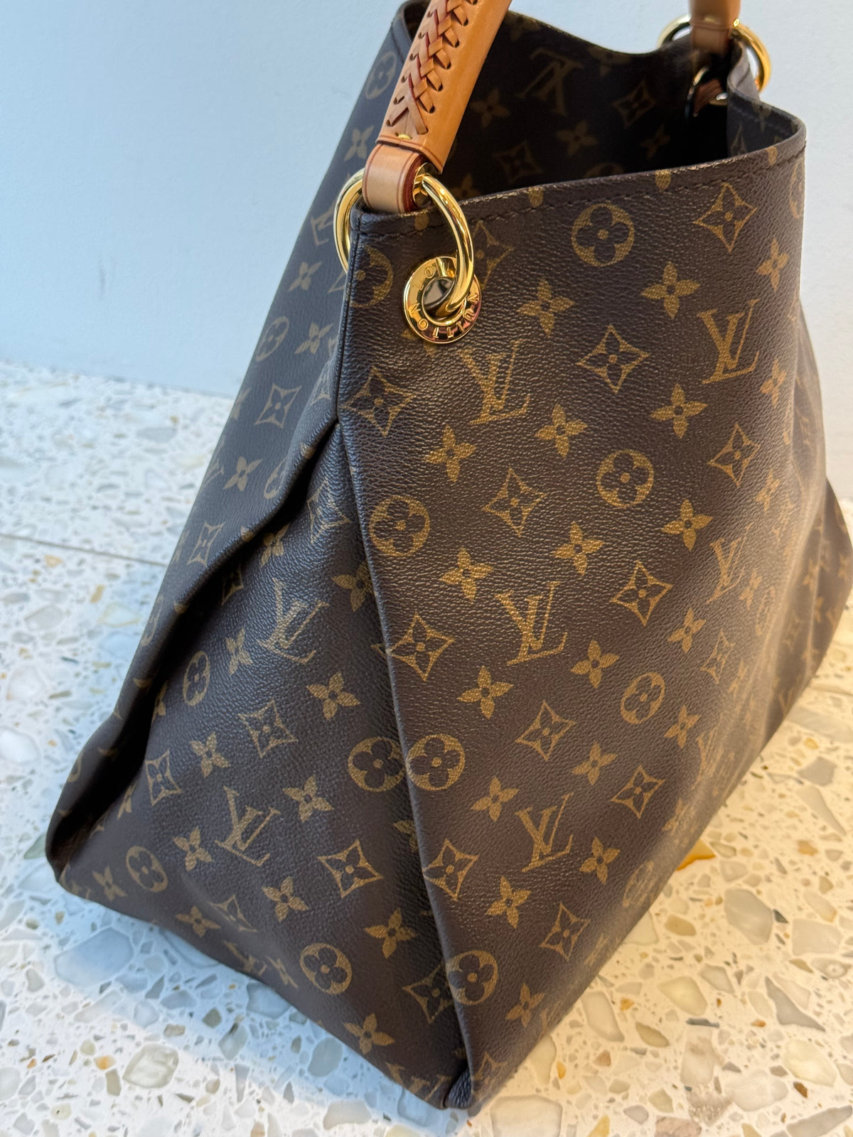 Louis Vuitton Artsy MM