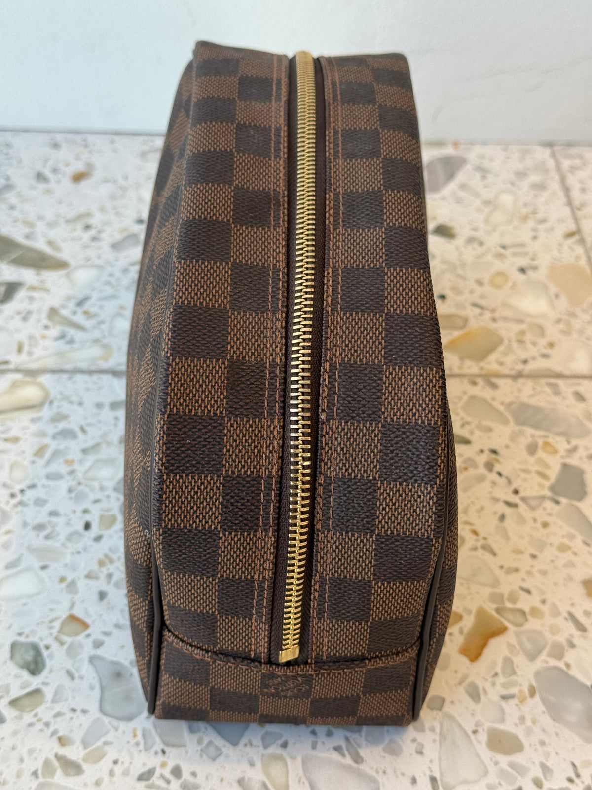 Louis Vuitton Toiletry 25
