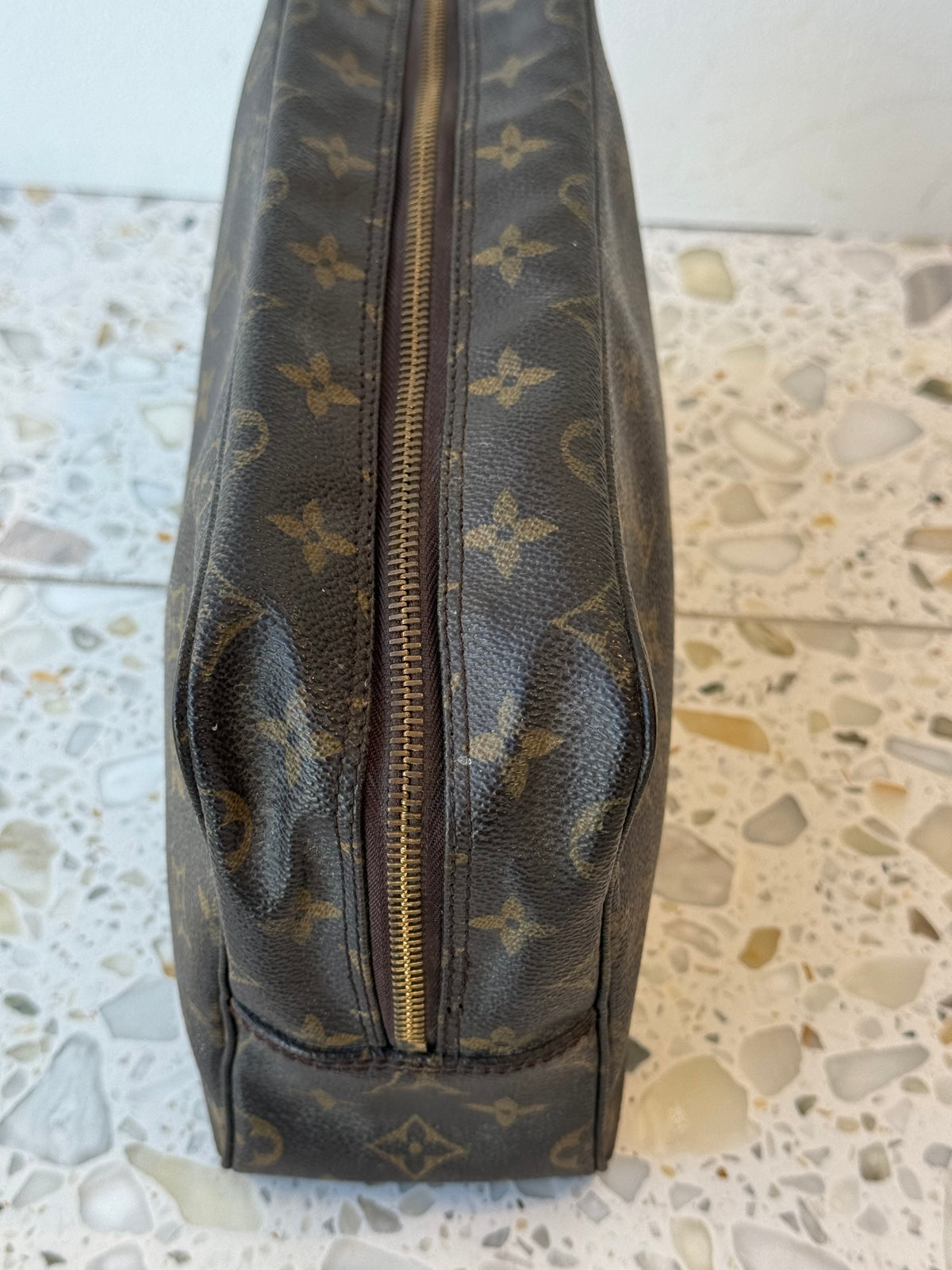 Louis Vuitton Toiletry 28