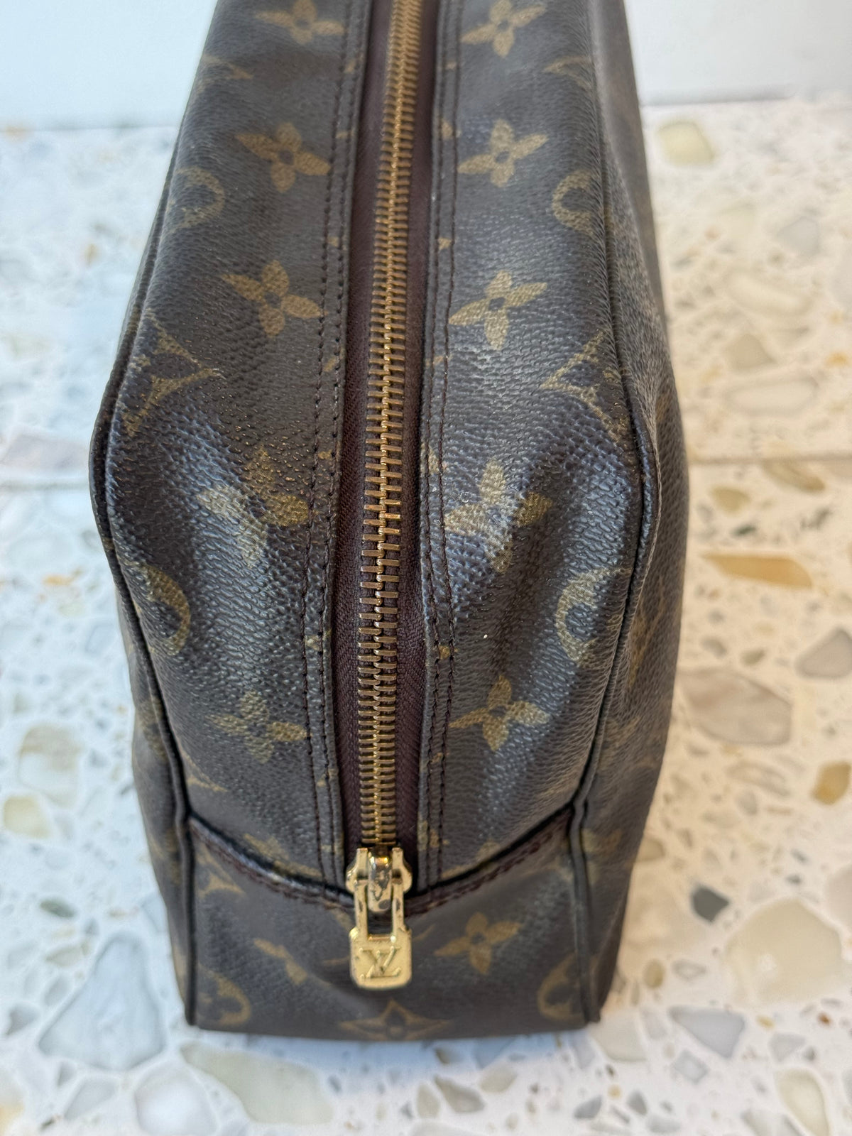 Louis Vuitton Toiletry 28