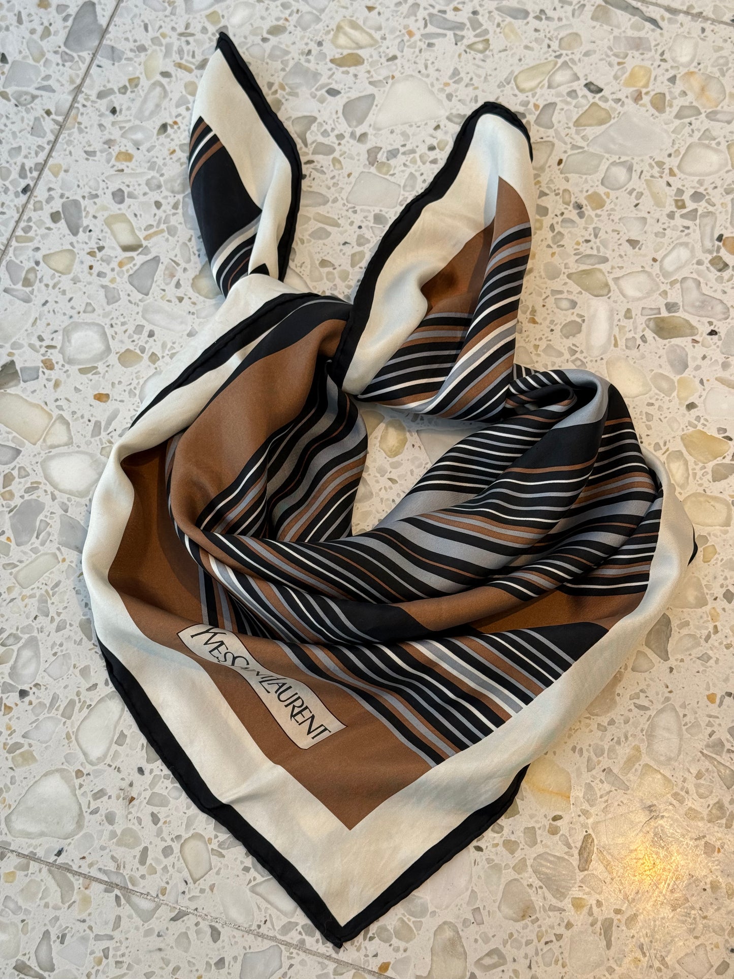 Yves Saint Laurent Silkeskjerf