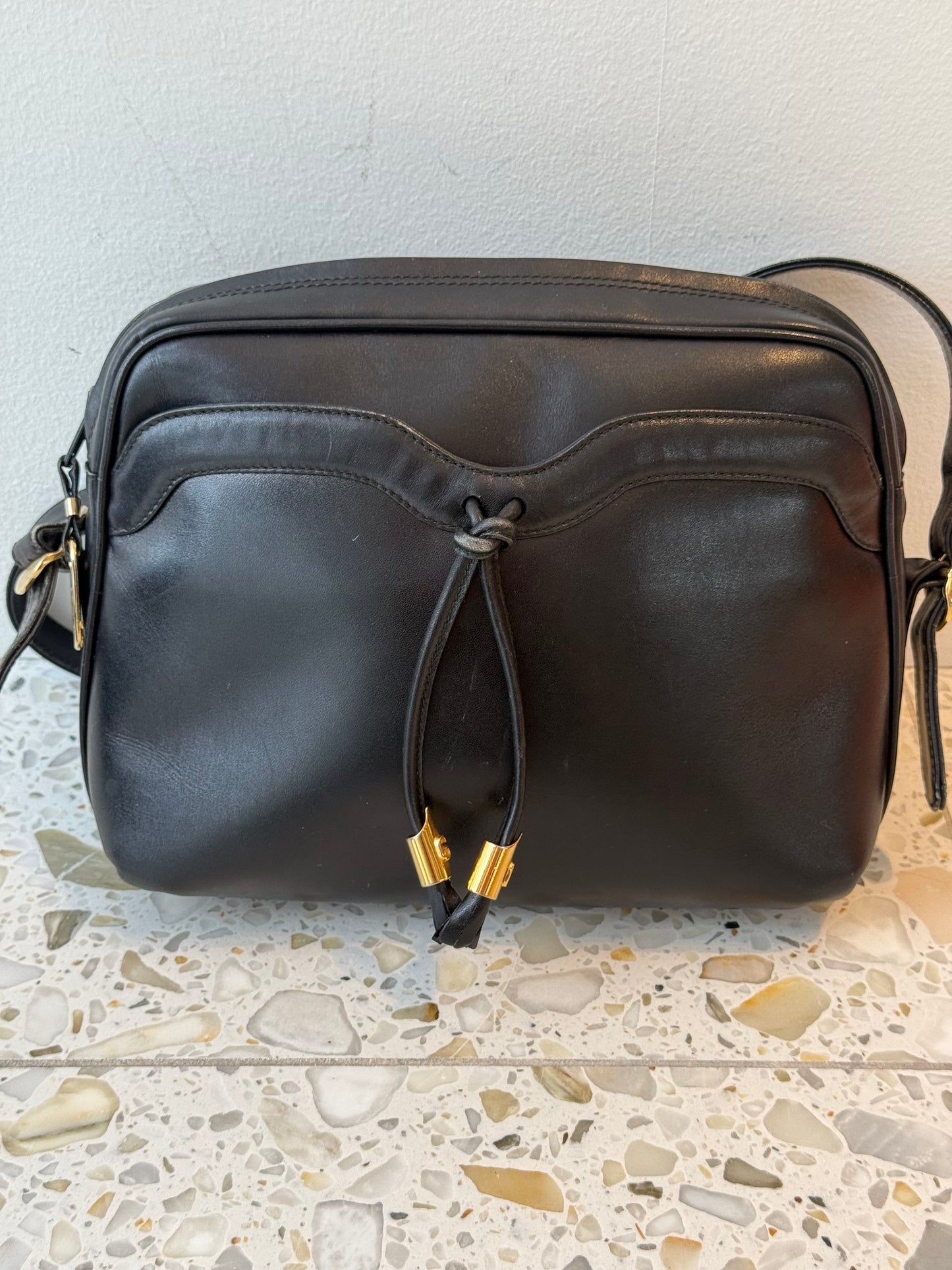 AUKSJON: GUCCI VESKE