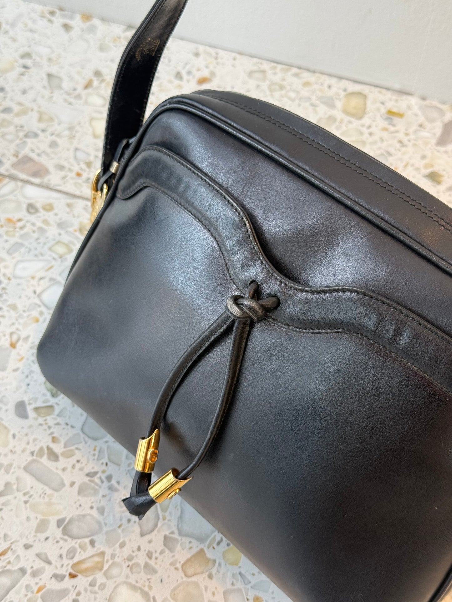 AUKSJON: GUCCI VESKE