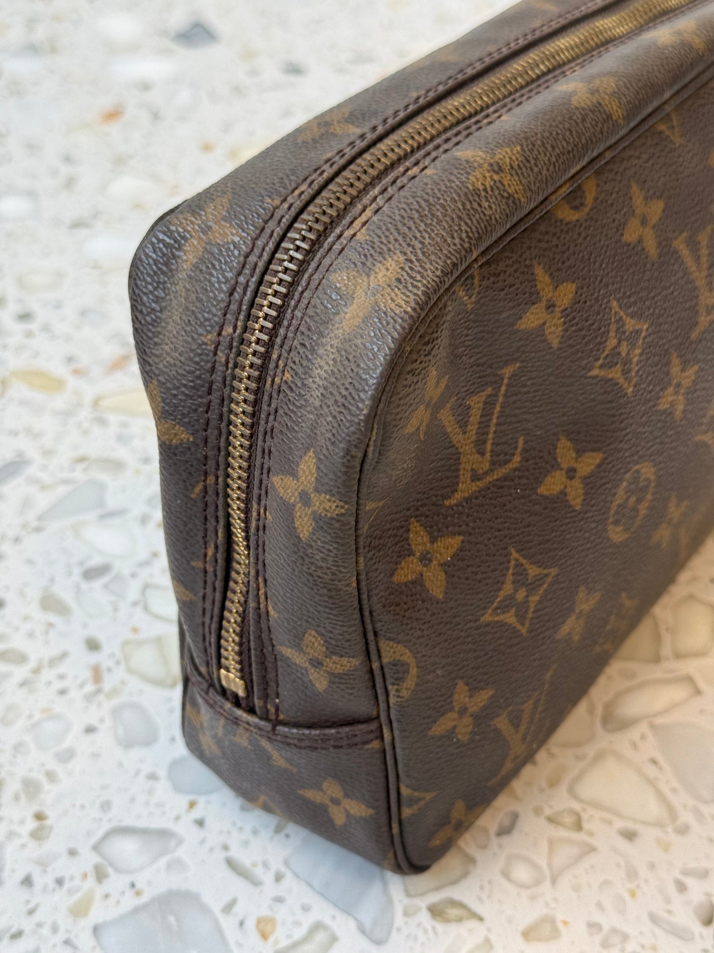 Louis Vuitton Toiletry 23