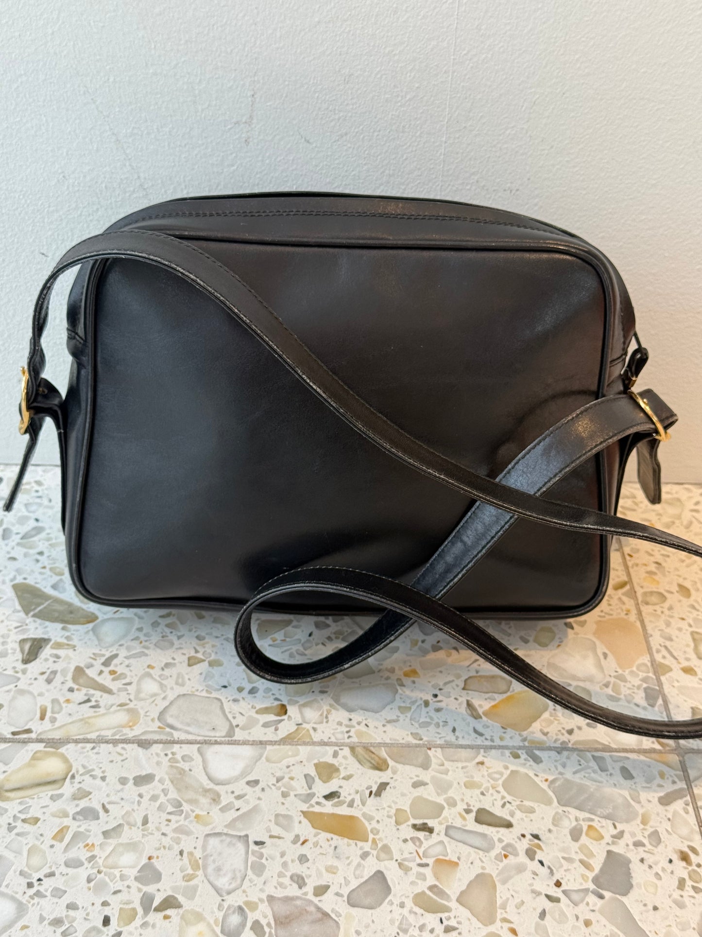 AUKSJON: GUCCI VESKE
