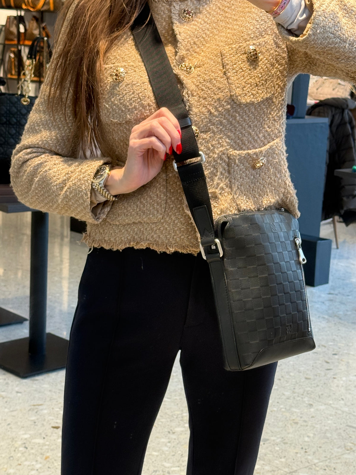 Louis Vuitton Discovery Messenger