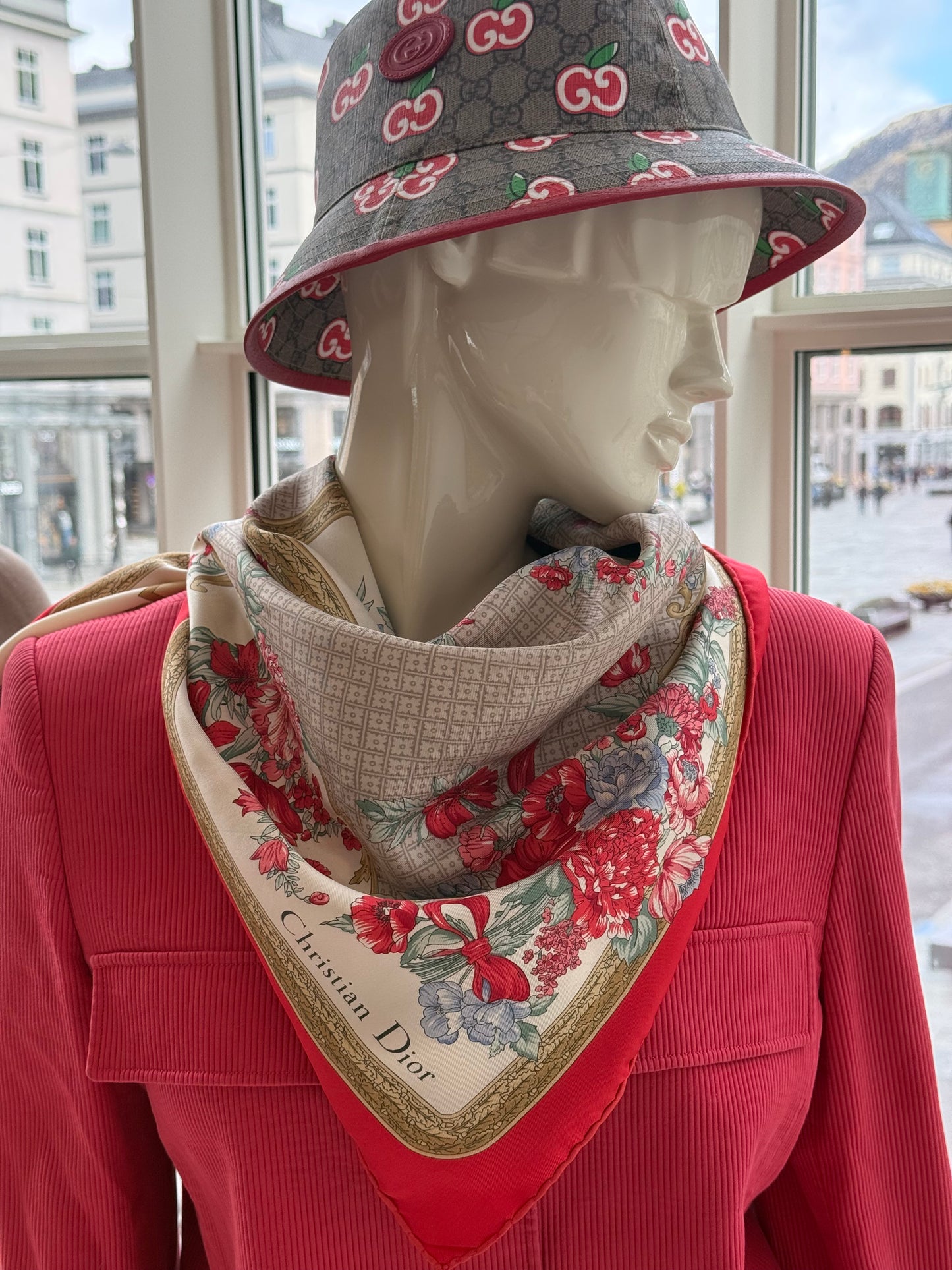 Christian Dior Silkeskjerf