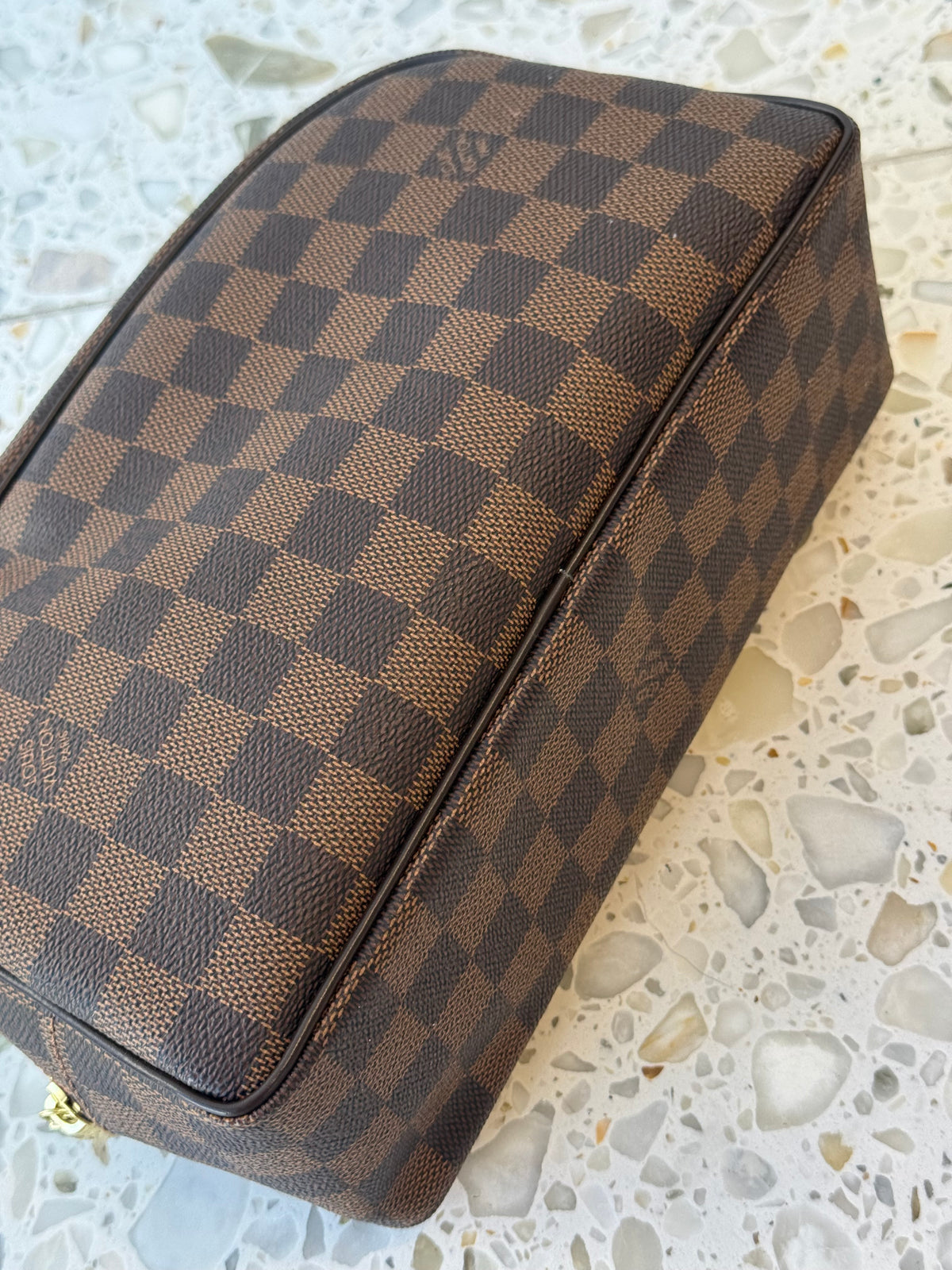 Louis Vuitton Toiletry 25