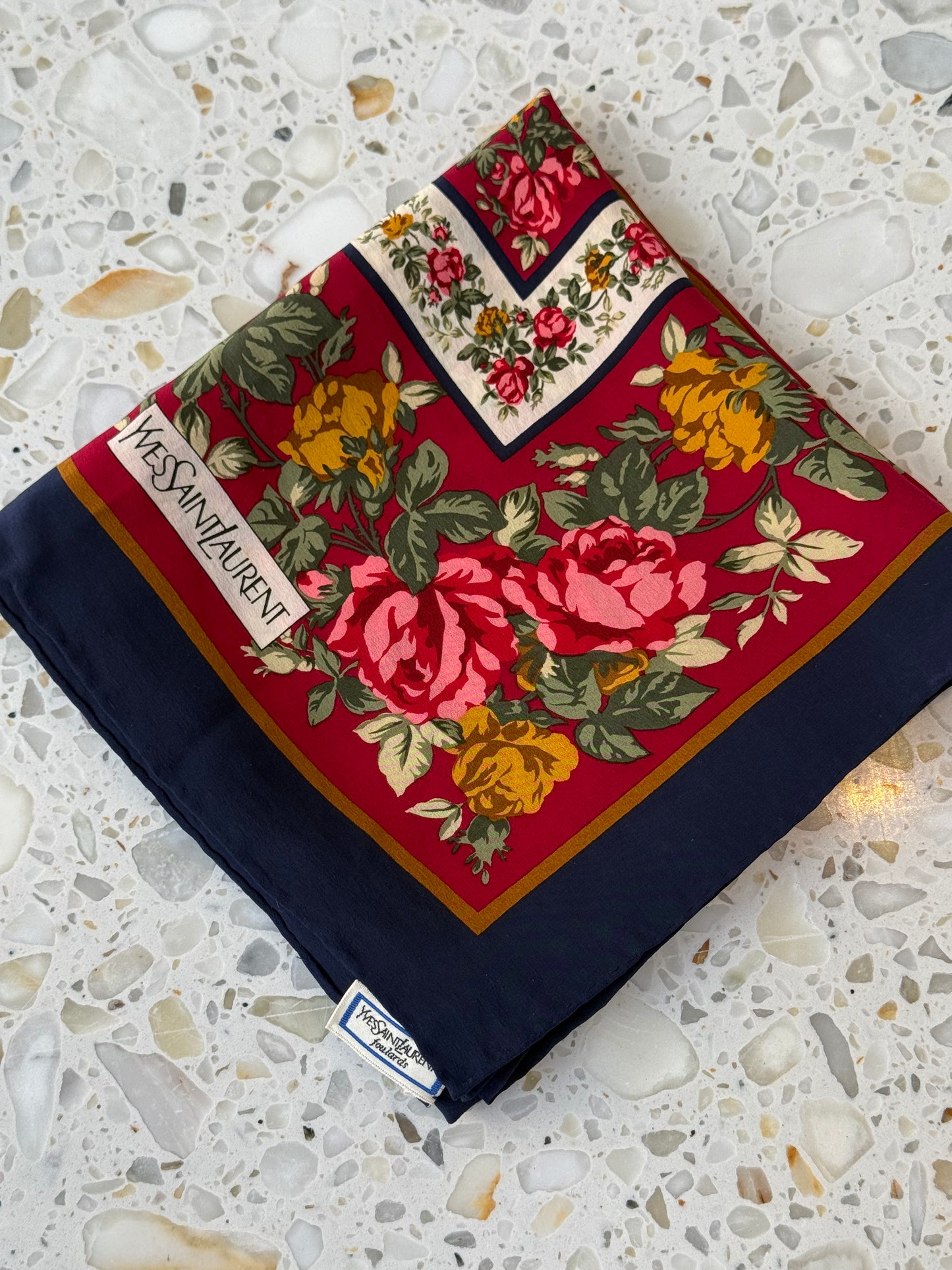 YSL Silkeskjerf
