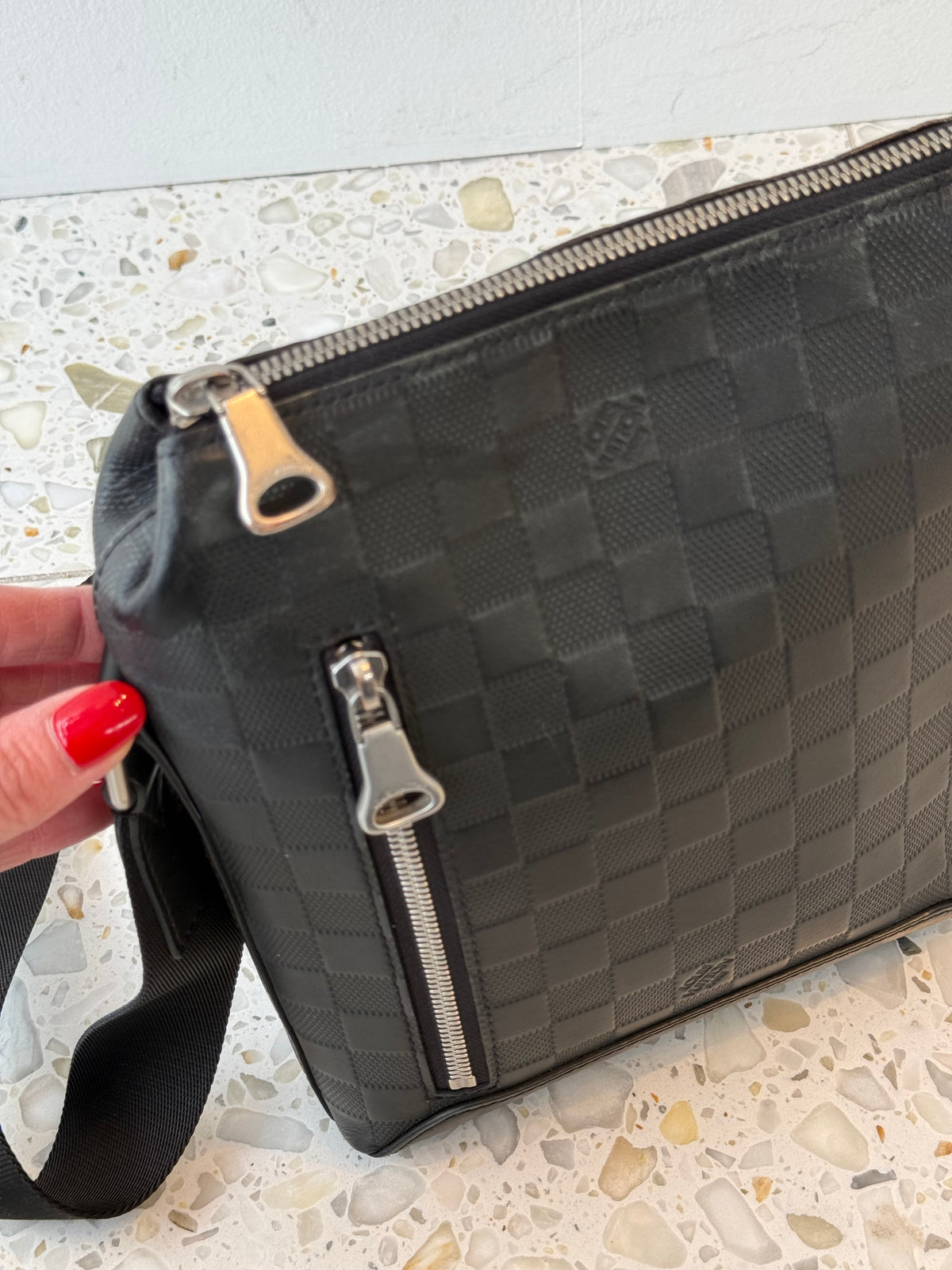 Louis Vuitton Discovery Messenger