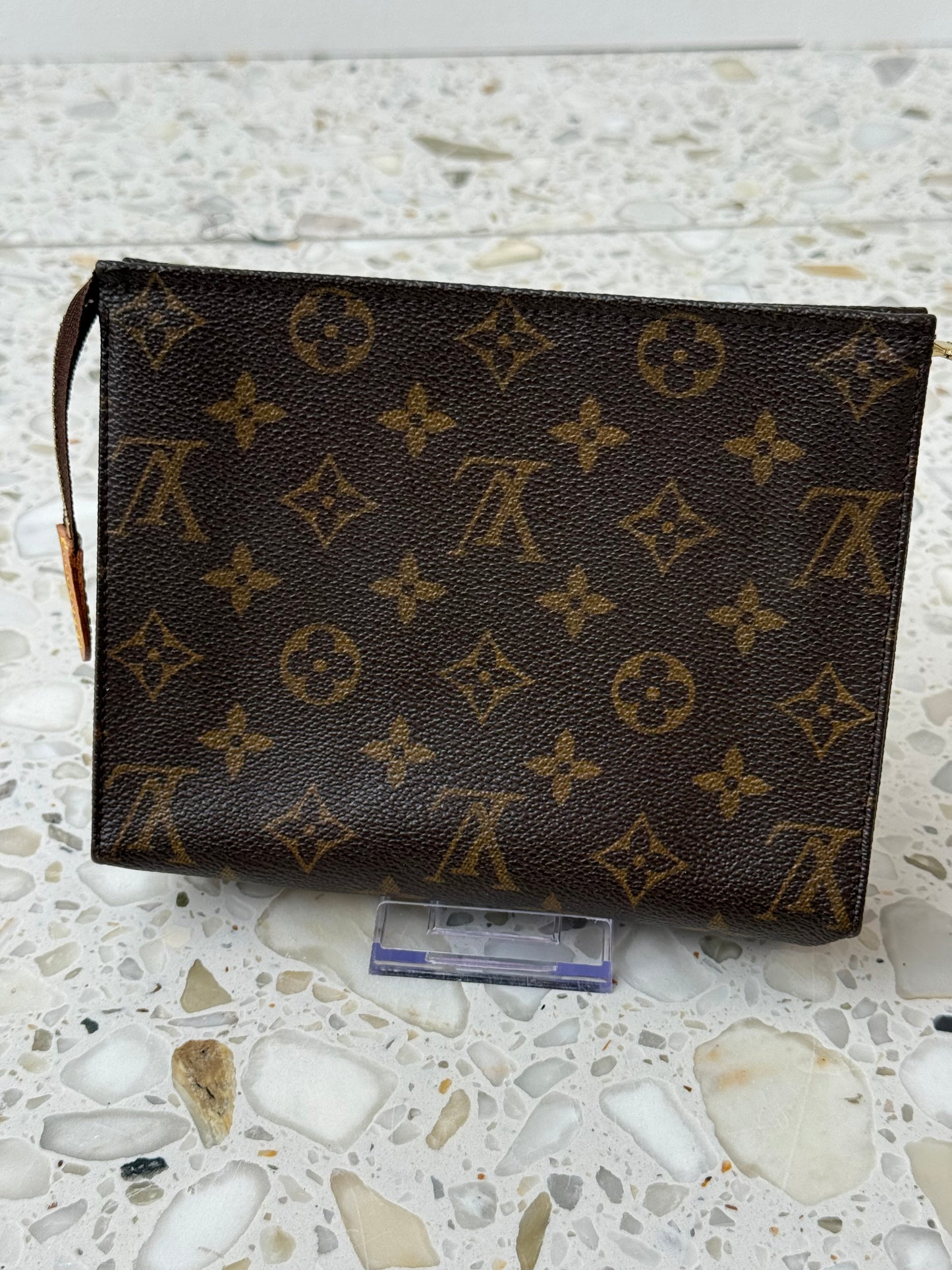 Louis Vuitton Toiletry 19