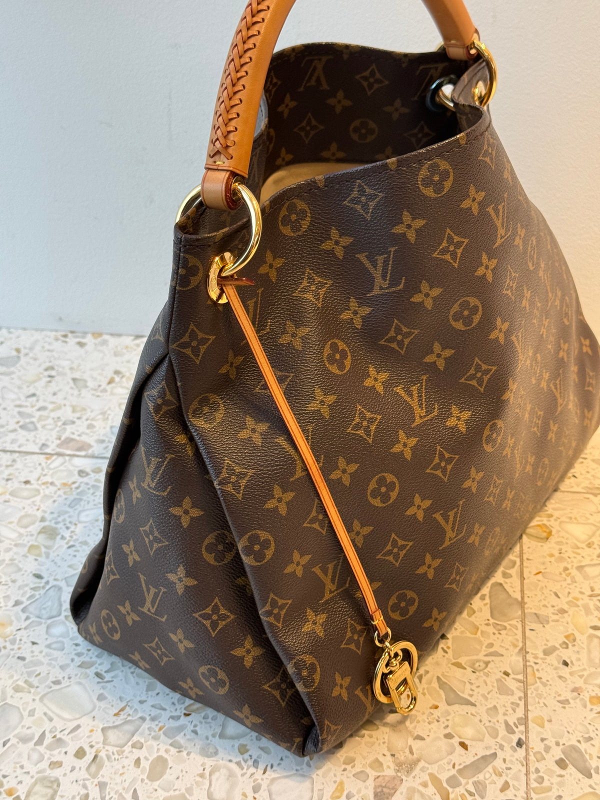 Louis Vuitton Artsy MM