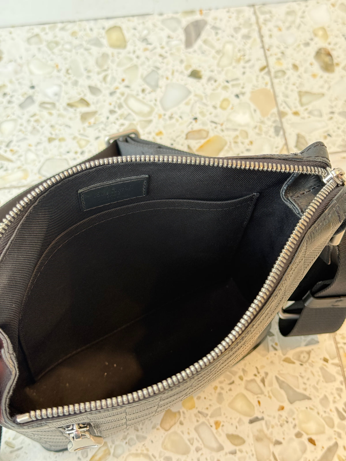 Louis Vuitton Discovery Messenger