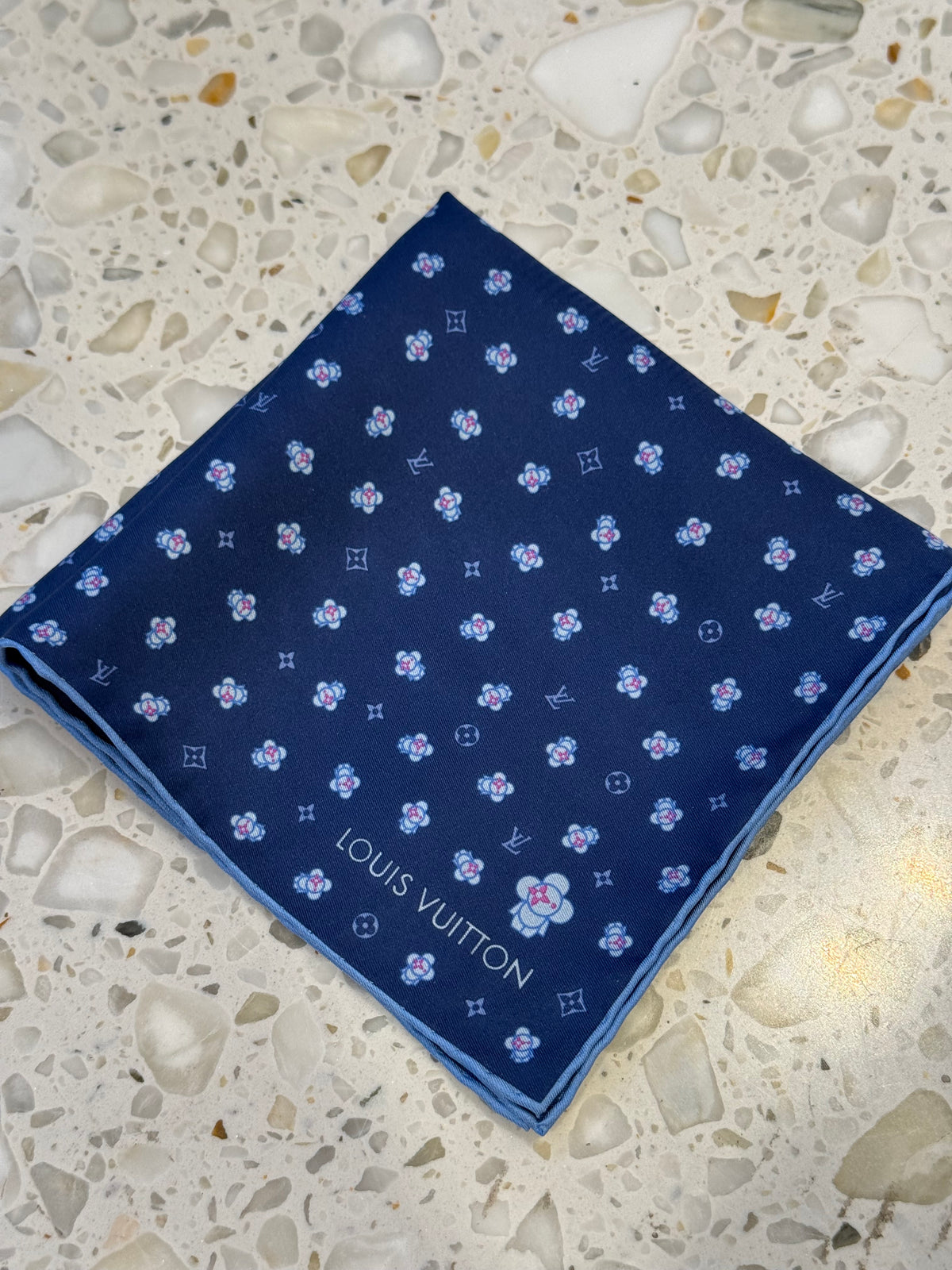 Louis Vuitton Mini Silkeskjerf