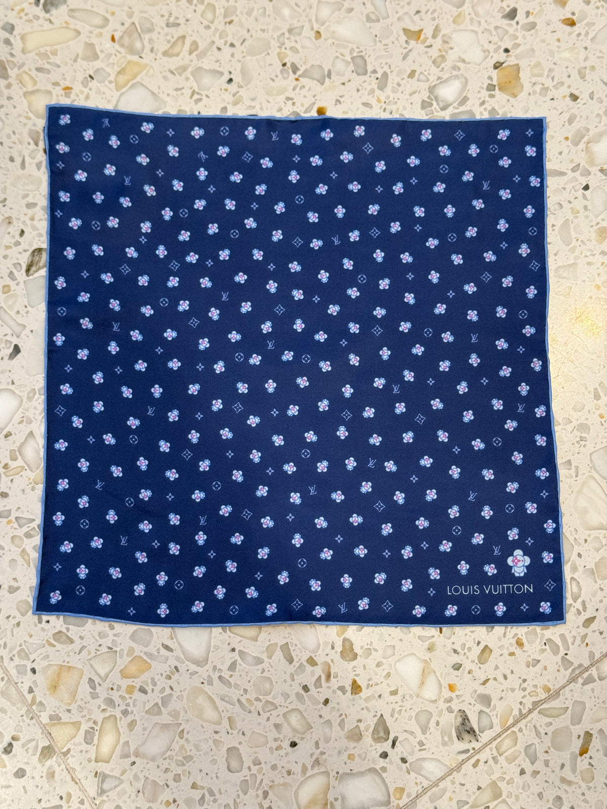 Louis Vuitton Mini Silkeskjerf