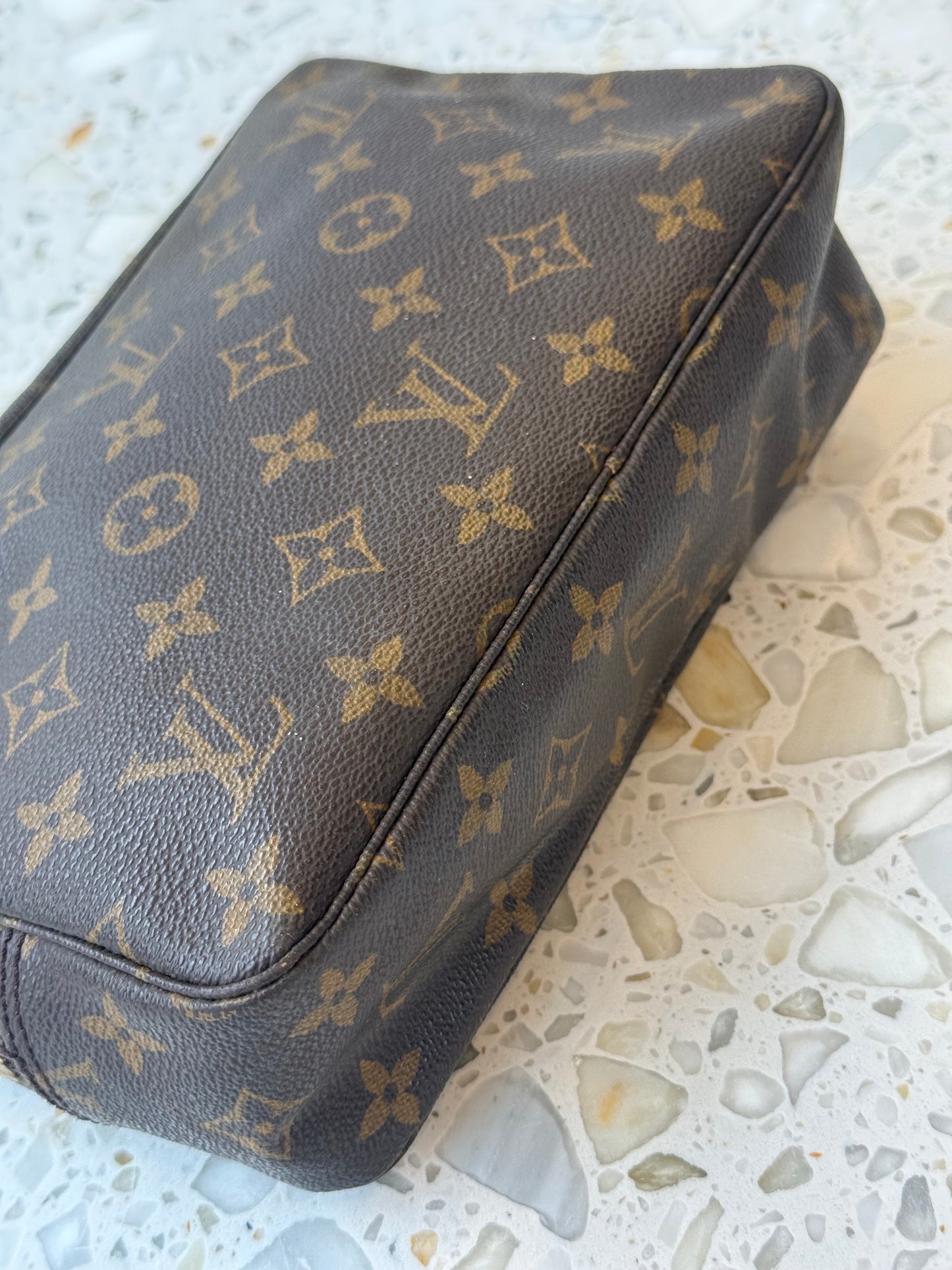 Louis Vuitton Toiletry 23