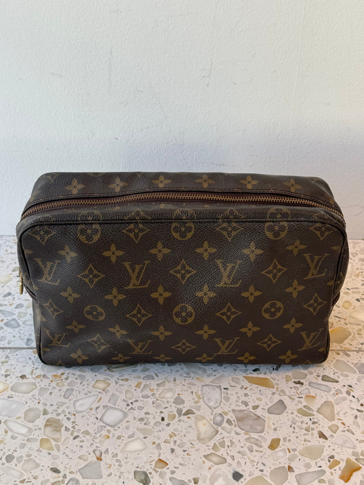 Louis Vuitton Toiletry 28