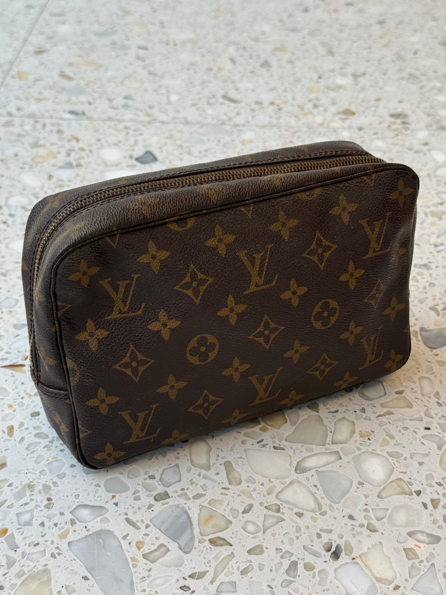 Louis Vuitton Toiletry 23