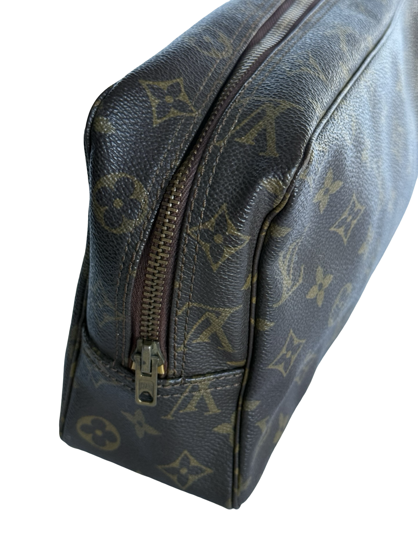 Louis Vuitton Toiletry 28