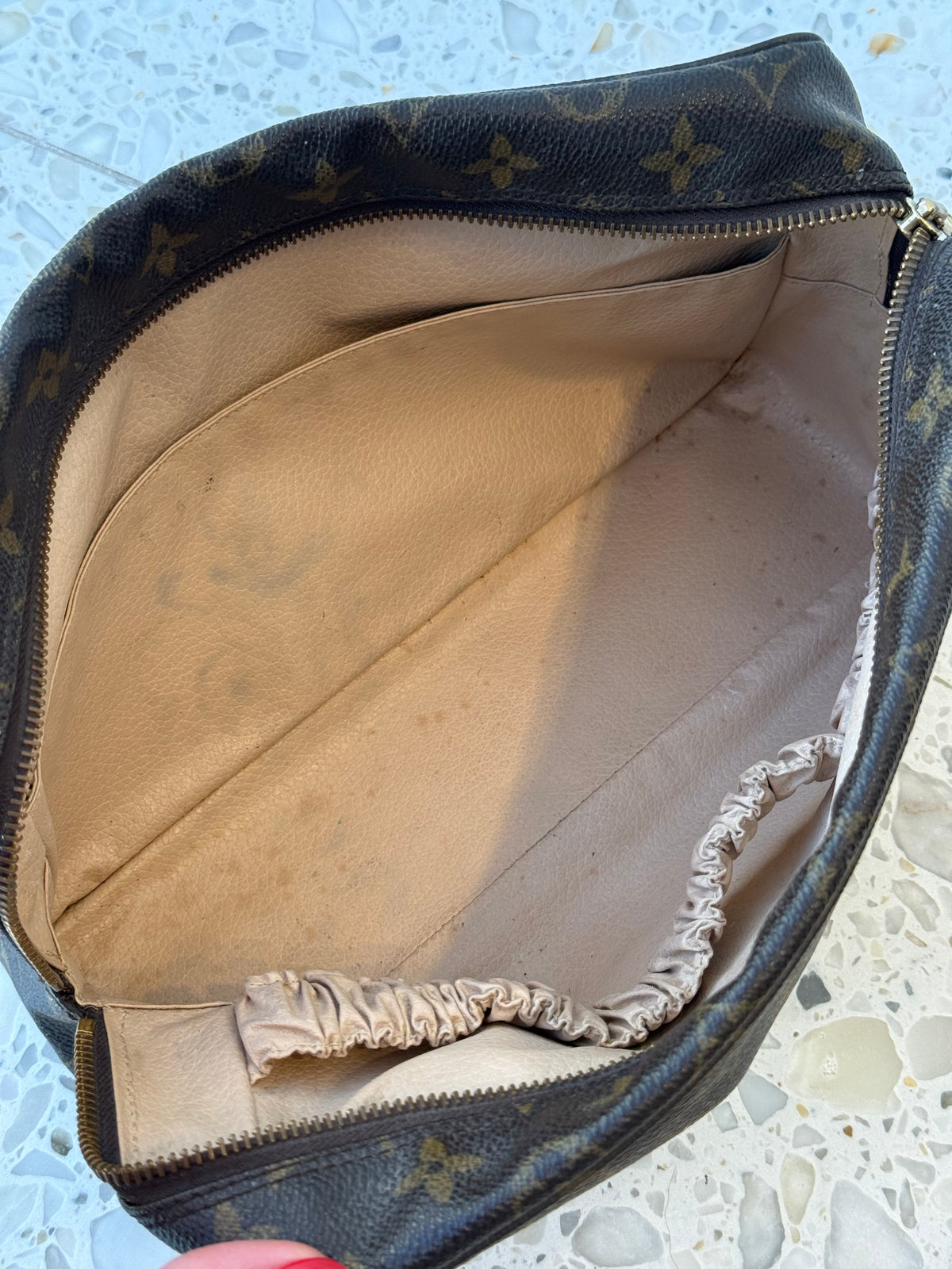 Louis Vuitton Toiletry 28
