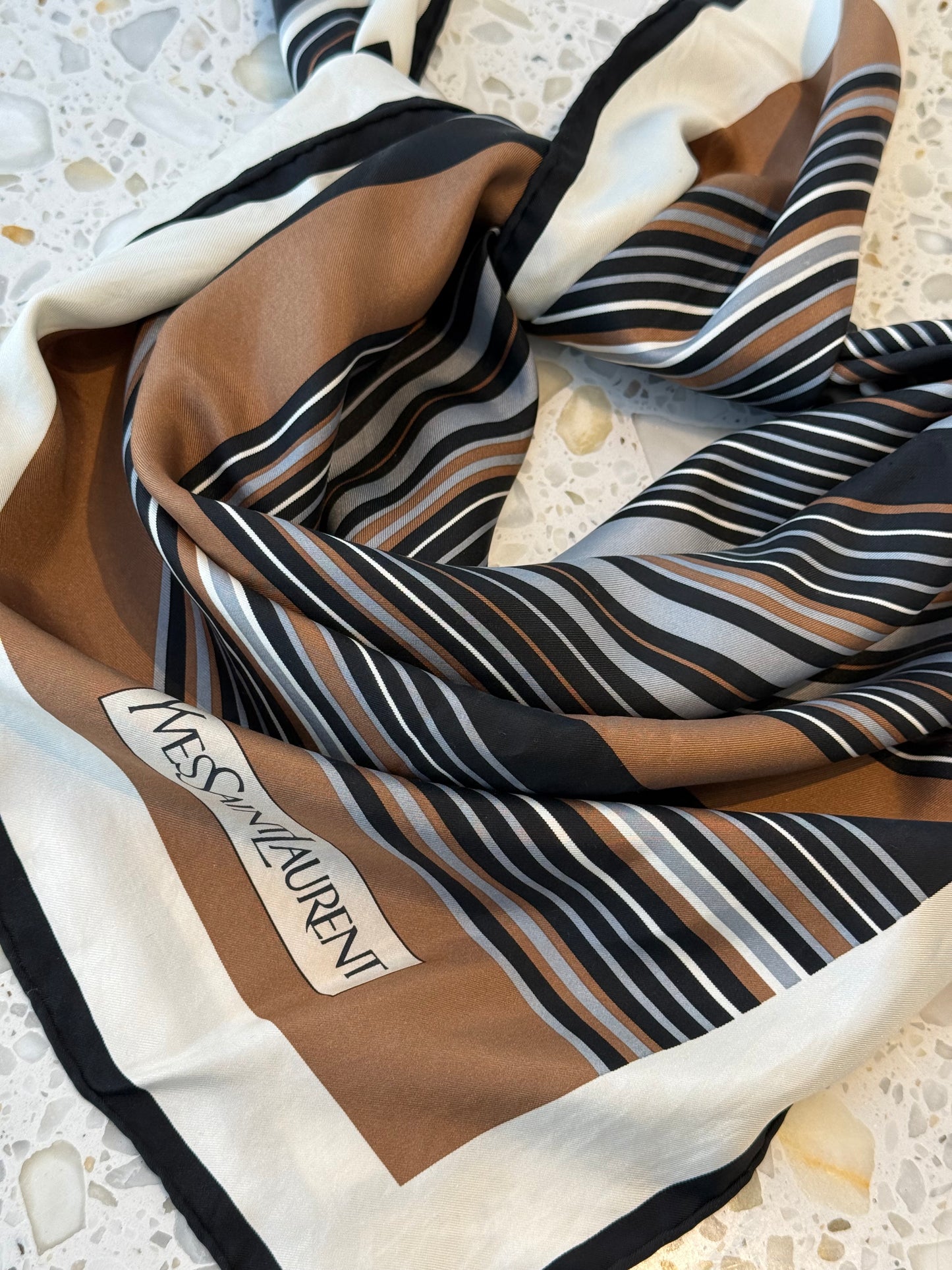 Yves Saint Laurent Silkeskjerf