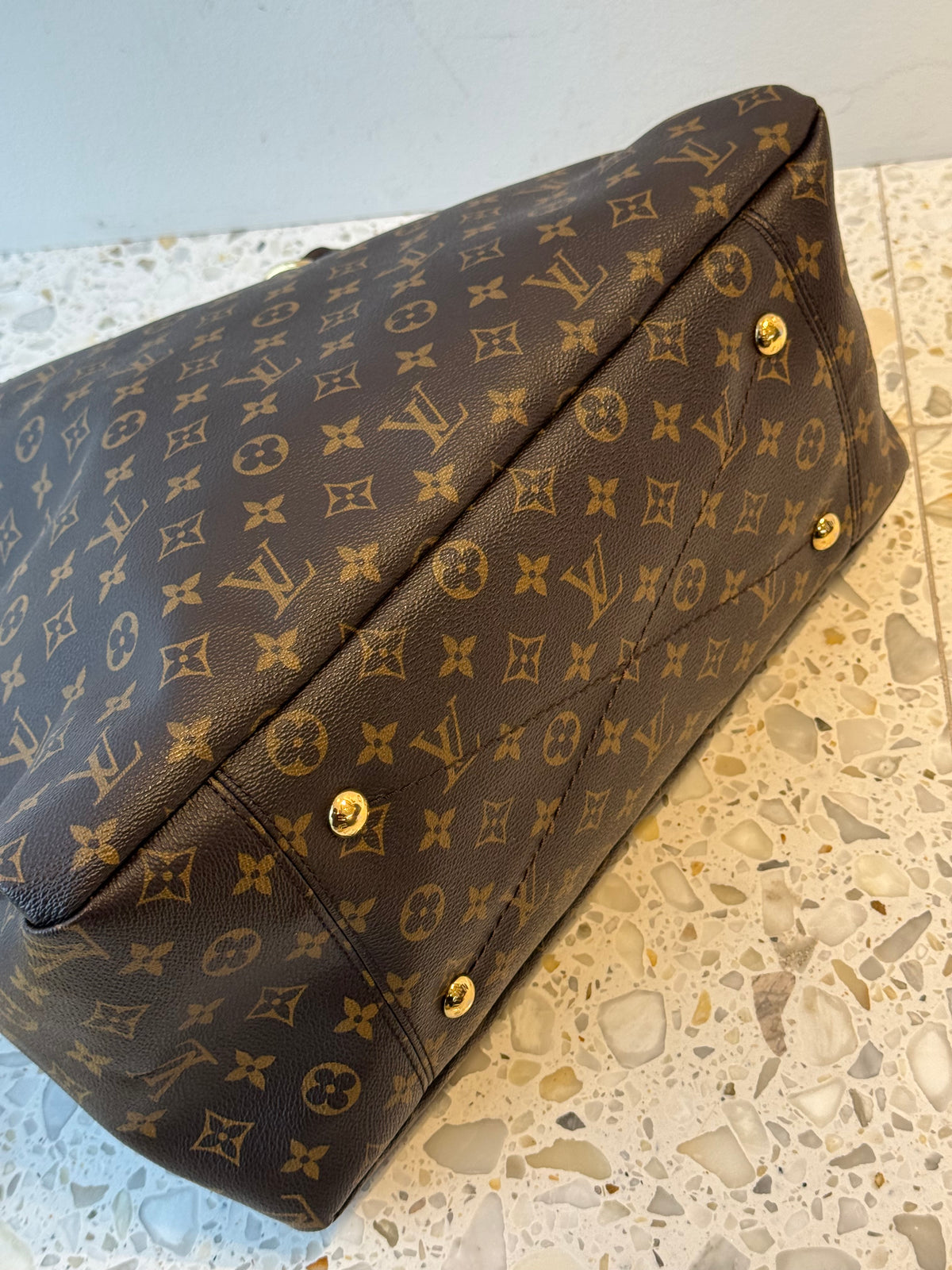 Louis Vuitton Artsy MM