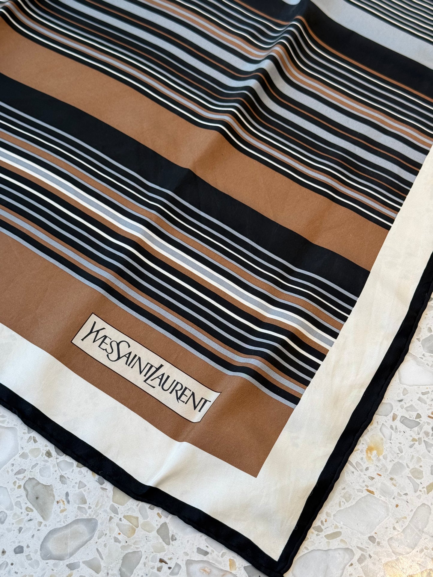 Yves Saint Laurent Silkeskjerf