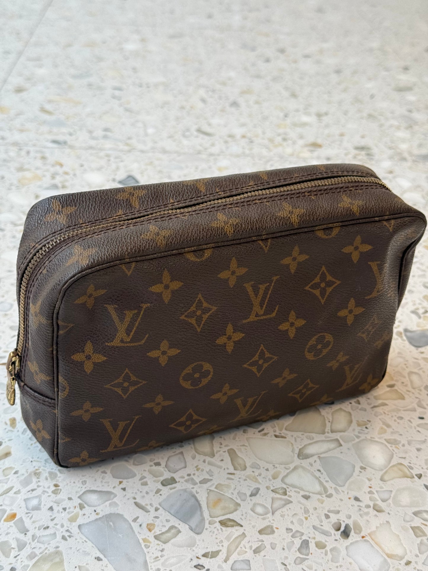 Louis Vuitton Toiletry 23