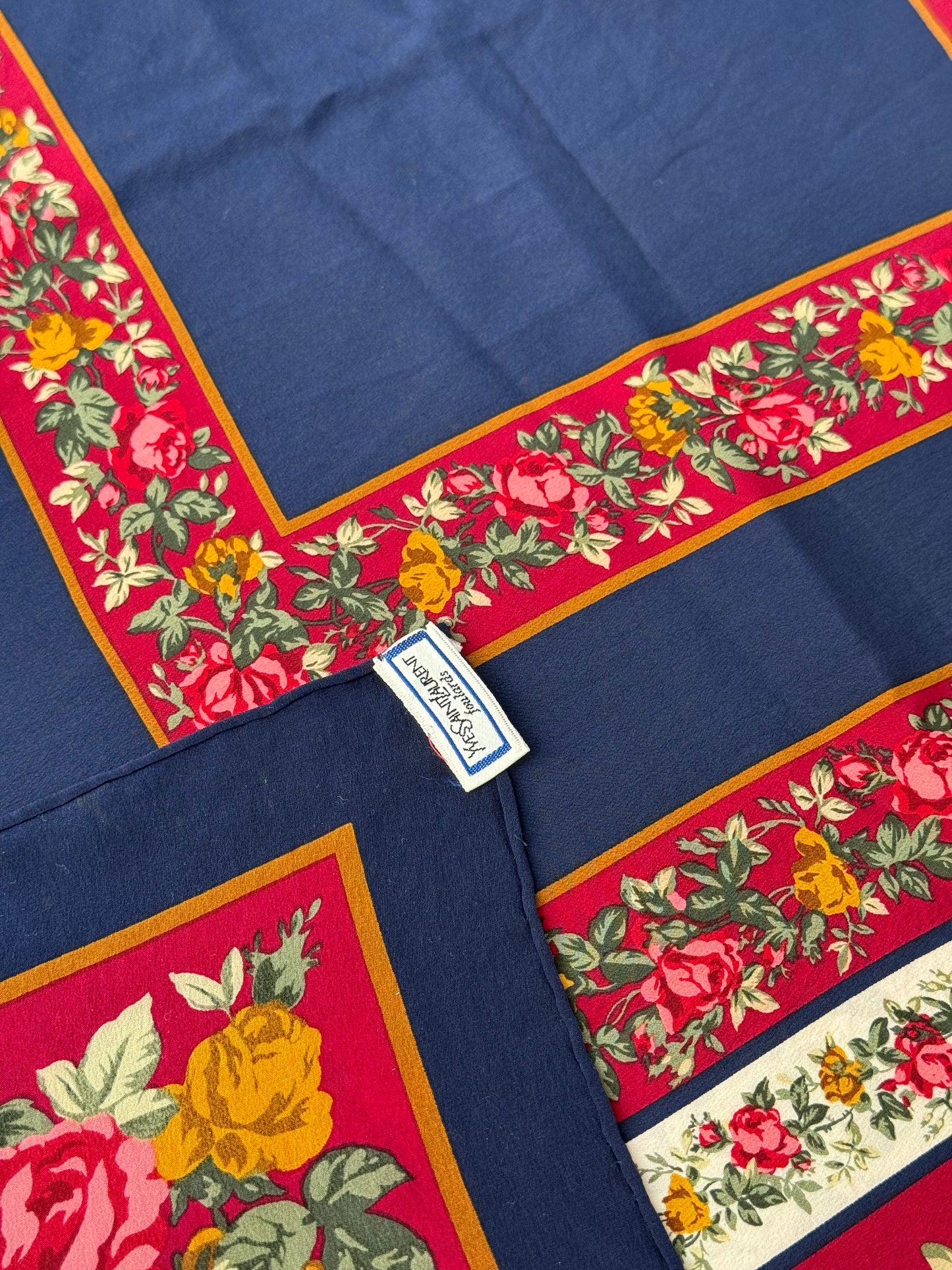 YSL Silkeskjerf