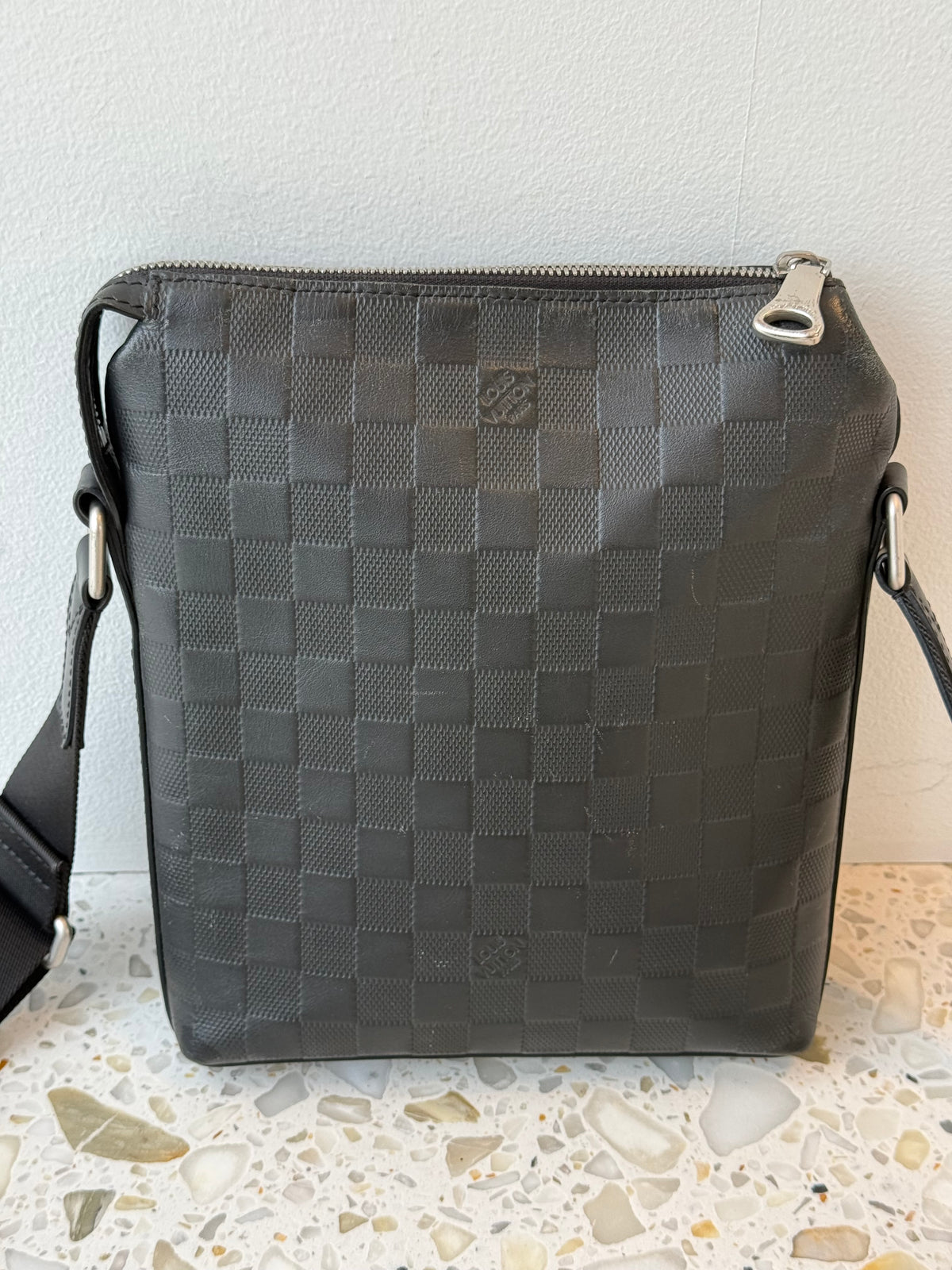 Louis Vuitton Discovery Messenger