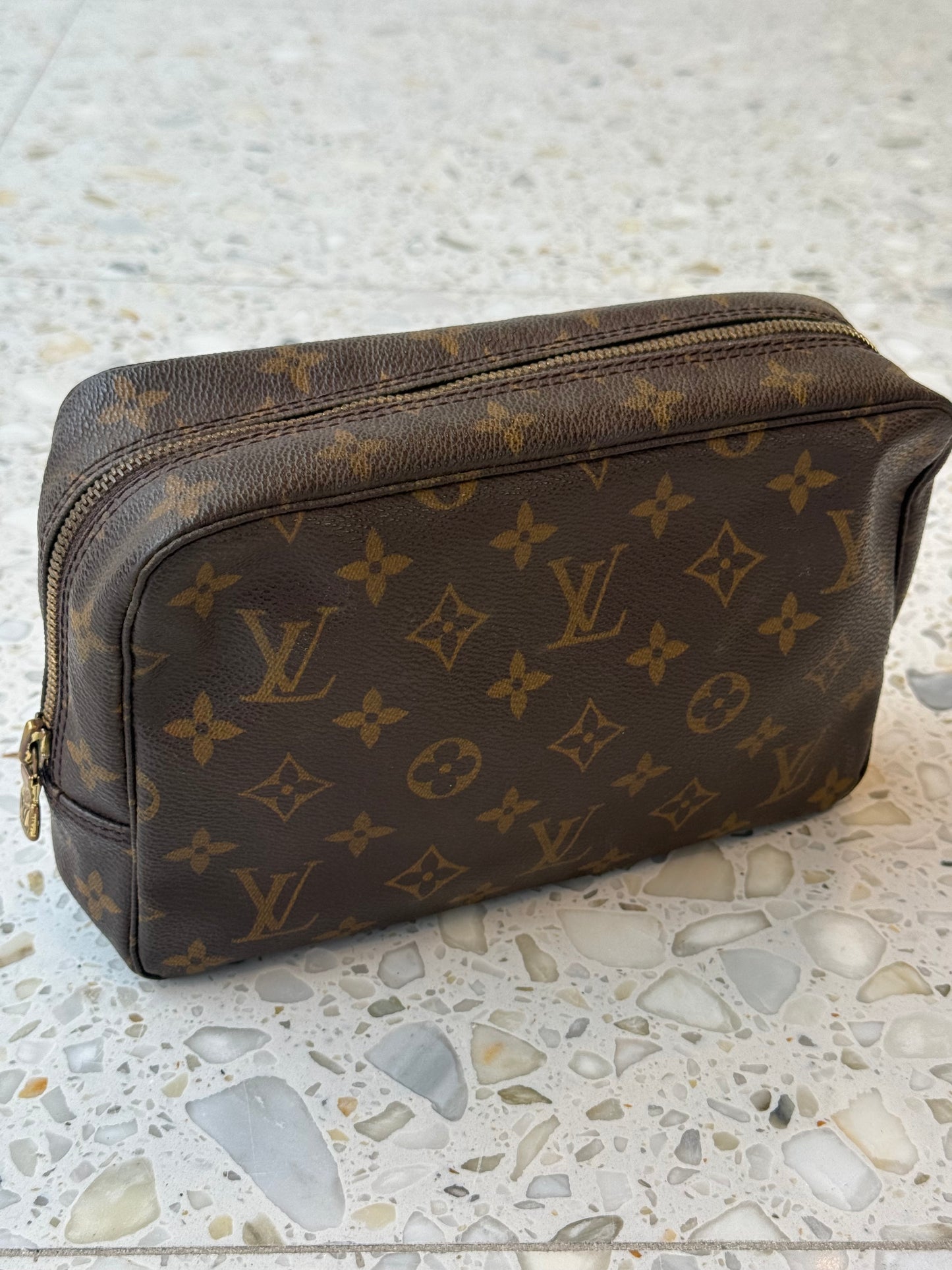 Louis Vuitton Toiletry 23