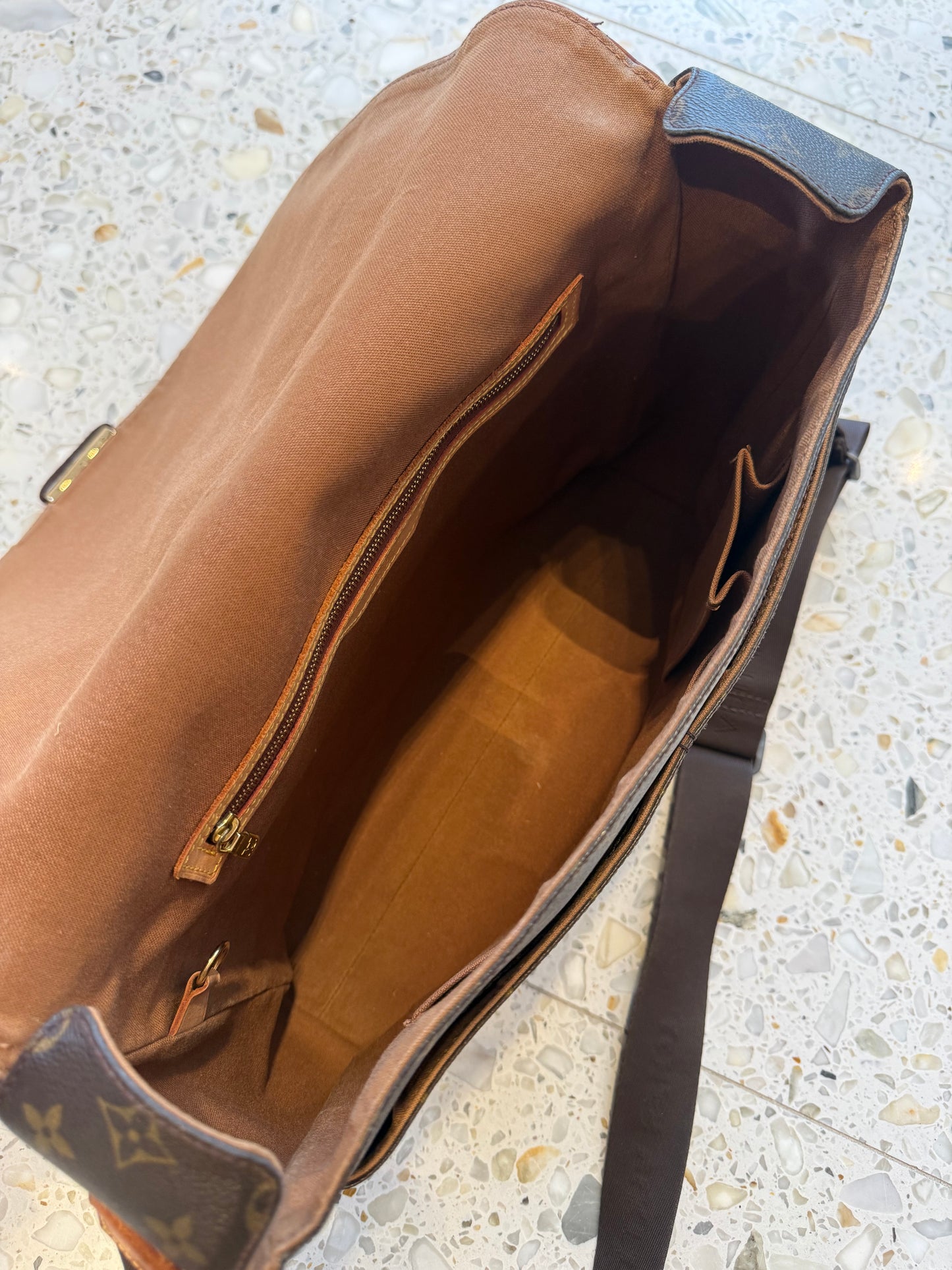 Louis Vuitton Messenger Bag
